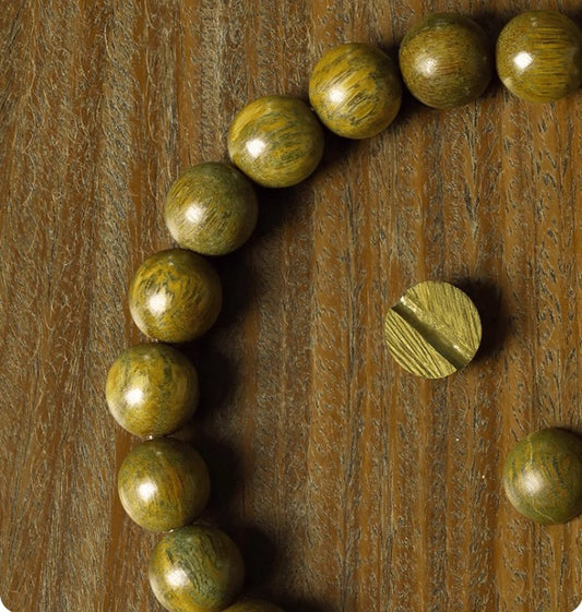 Bracelet mala 6 mm en santal vert — perle porte-bonheur