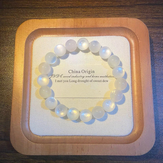 bracelet photochromique UV violet, perles blanc-lune avant exposition